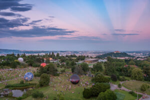 Antikrepuskulární paprsky a Festival planet. Foto: Pavel Gabzdyl.