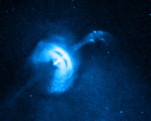 Snímek okolí neutronové hvězdy známé jako Vela Pulsar pořízený rentgenovou observatoří Chandra v roce 2010 ukazuje na struktury, které fyzikové z Opavy analyticky odvodili ve své vědecké práci. Zdroj: NASA.